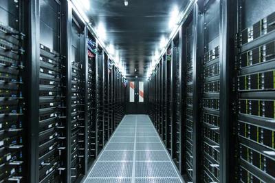 数据中心核心设备详解 支撑计算机数据处理与存储服务的关键基础设施